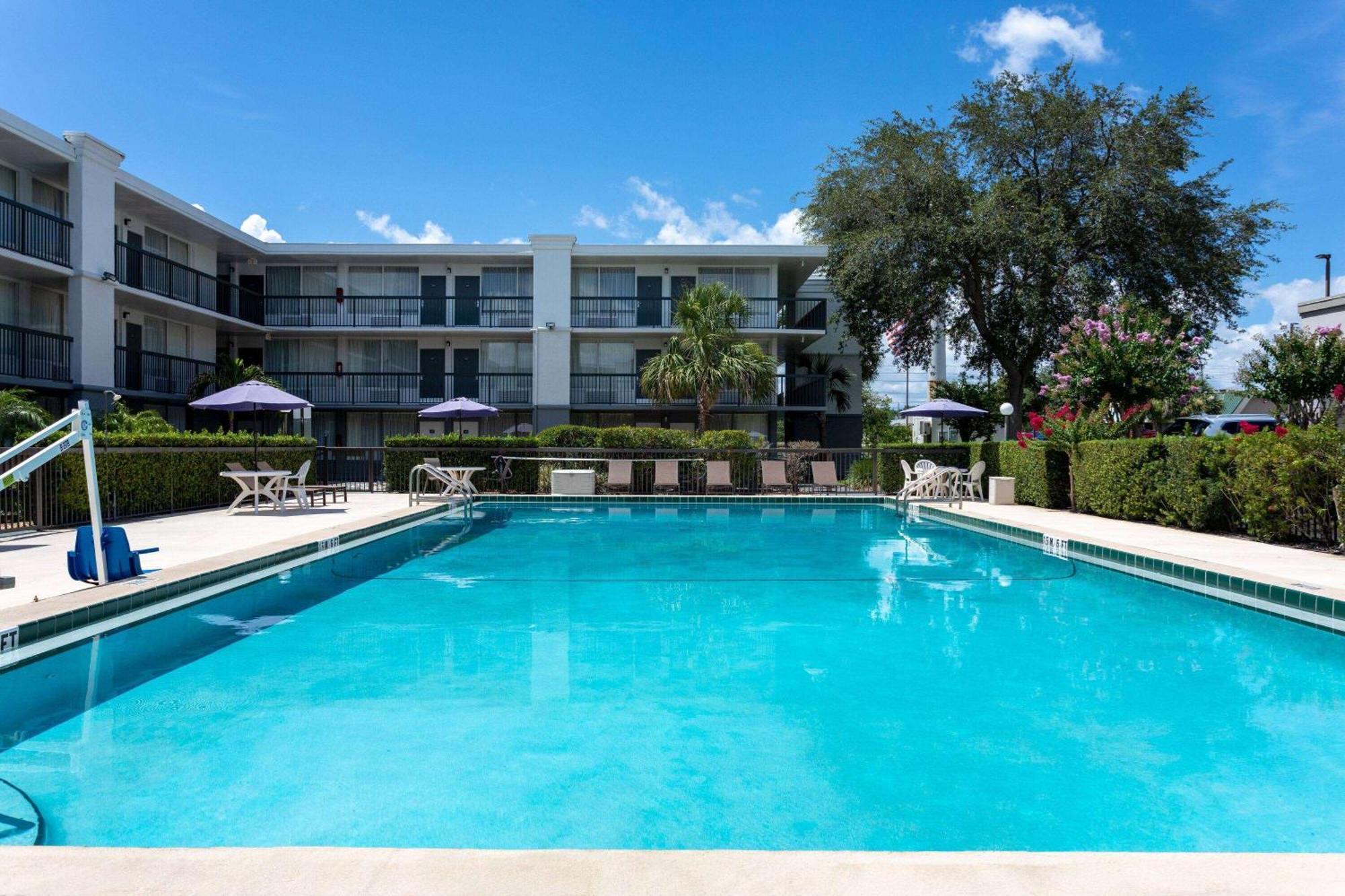 Hotel Ramada By Wyndham Altamonte Springs Near I-4 Zewnętrze zdjęcie